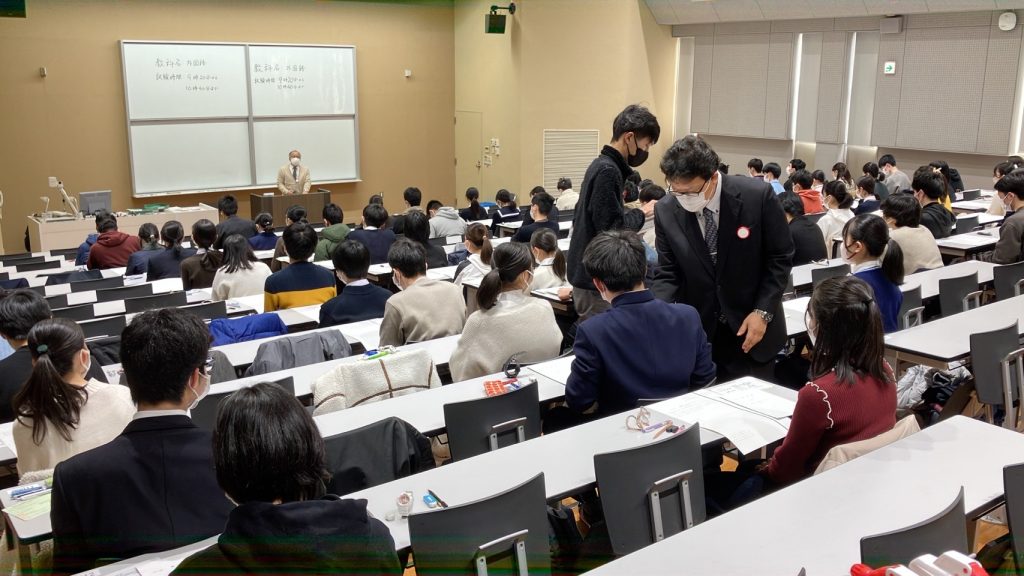 2次試験の前期日程行われる 経済学部総合で倍率4.7倍 | 神戸大学NEWSNET委員会